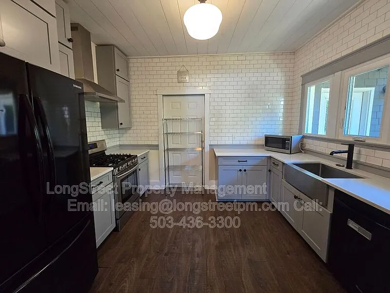 117 NW 11th St — Photo 5