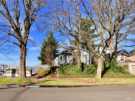 2nd image of 401 E Wright Ave