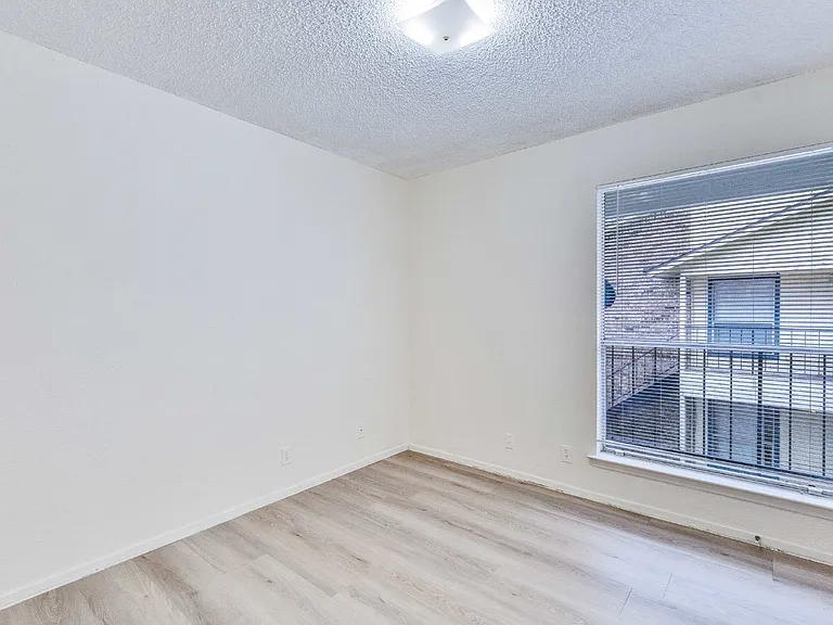 11900 Alpheus Ave #C — Photo 10