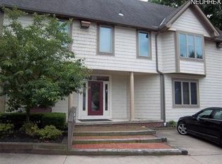 2932 Wooster Rd, Rocky River, OH 44116