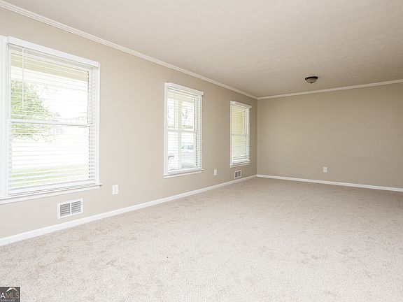 5th image of 680 N Kingsley Dr