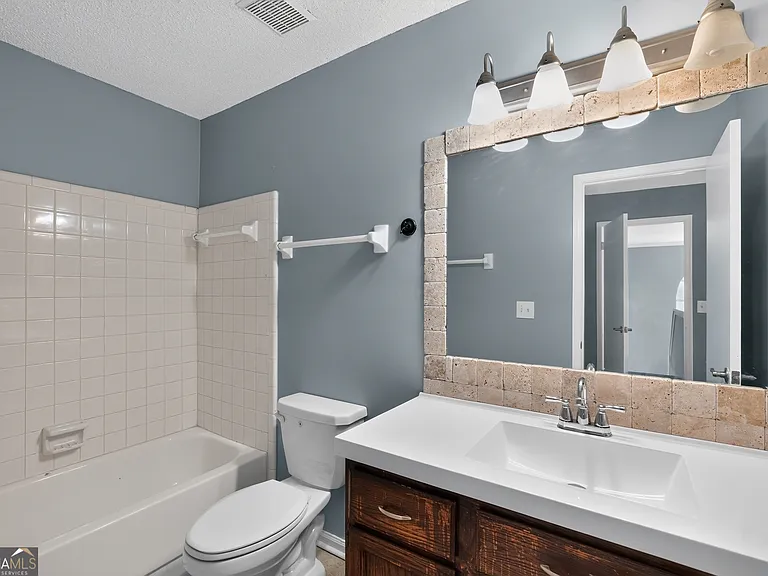 1024 Wiltshire Way — Photo 9