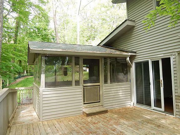 4th image of 8024 N Lakeview Dr