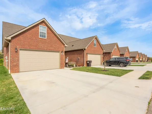 986 Meadow Walk Ln, Lenoir City, TN 37772