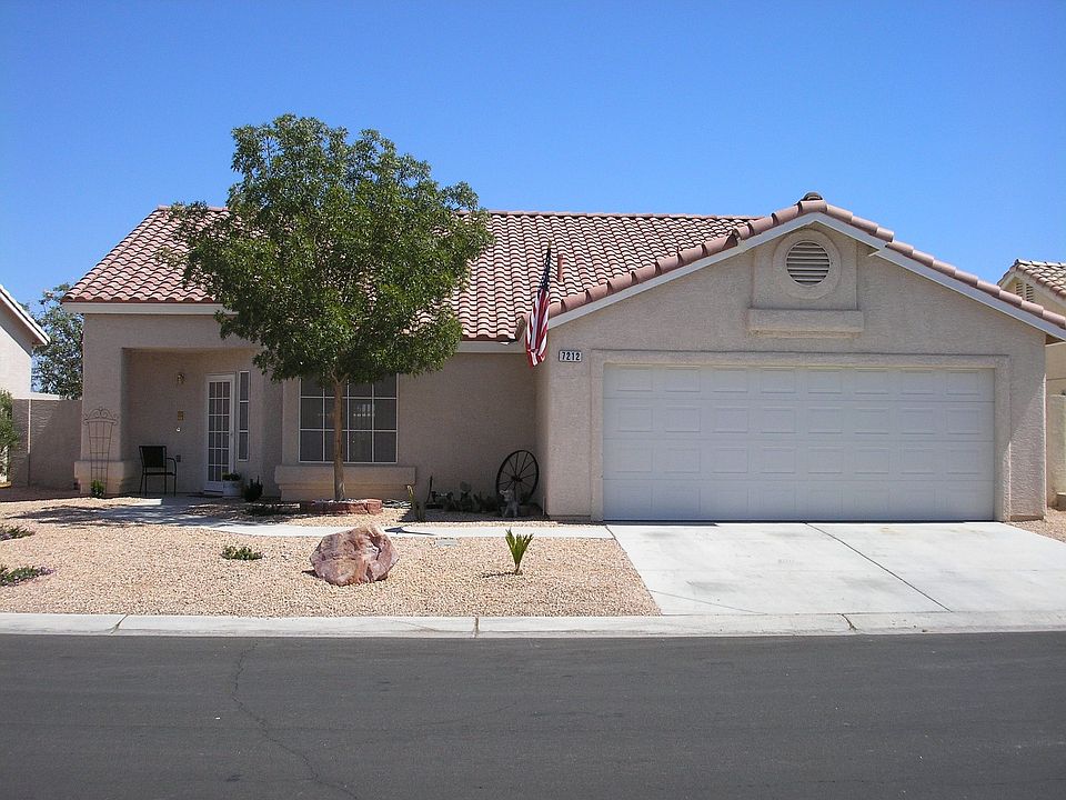 1 story, 3 bdrm, 2 bath, 2 car garage