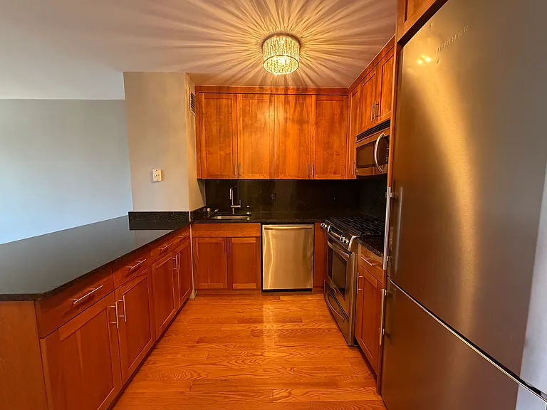 132 E 35th St #17F — Photo 4