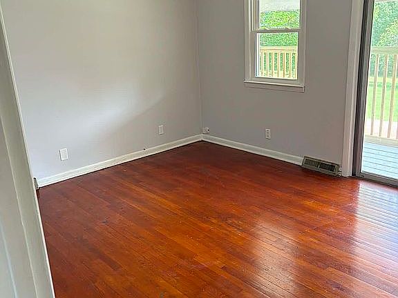 2nd image of 884 Maple St