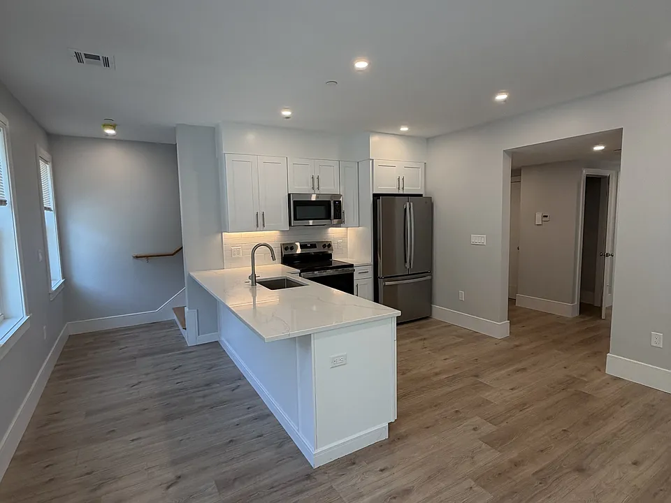124 Kenrick St #11