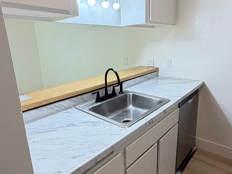300 Tradewinds Dr — Photo 12