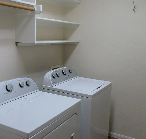 2033 Creole Dr — Photo 7