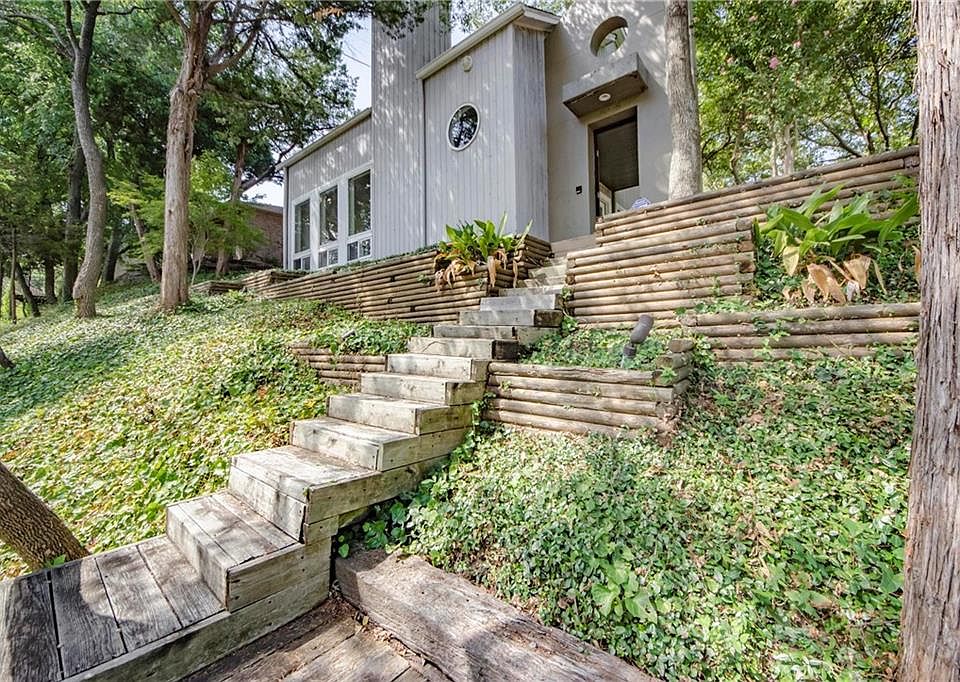 1st image of 825 Cherlyne Dr