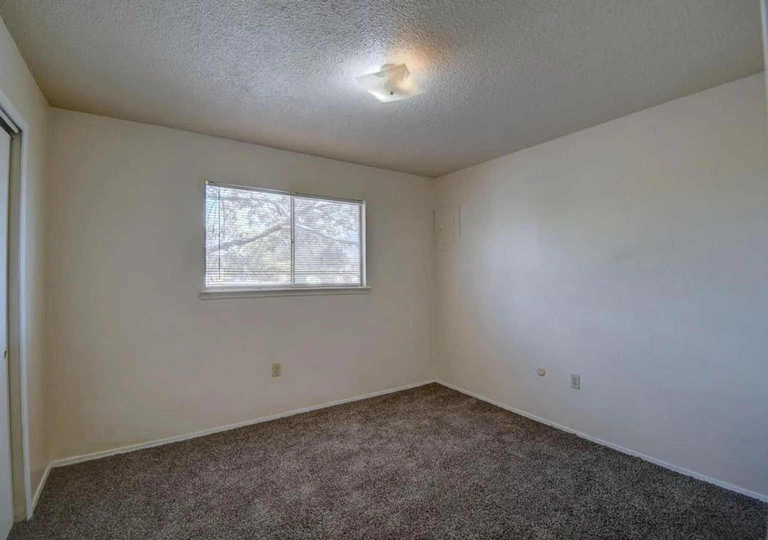 1816 Mary Ellen St NE — Photo 4