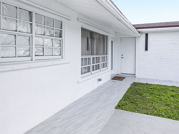 5th image of 7031 SW 27th Ct #2