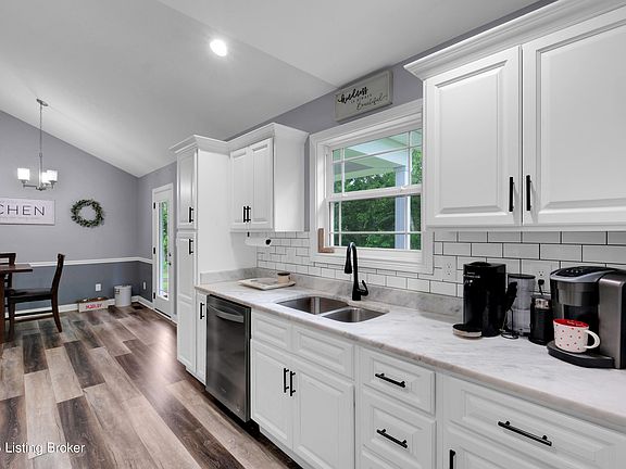 3rd image of 700 Settlers Point Dr