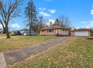 1194 Grospoint Ave N, Oakdale, MN 55128