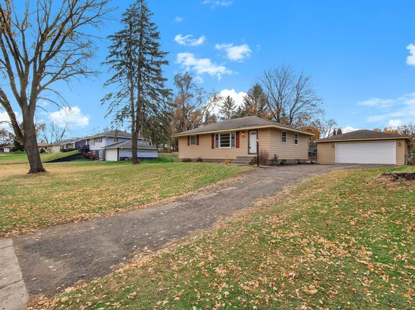 1194 Grospoint Ave N, Oakdale, MN 55128