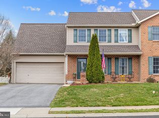 17 Pebble Creek Dr, Lititz, PA 17543