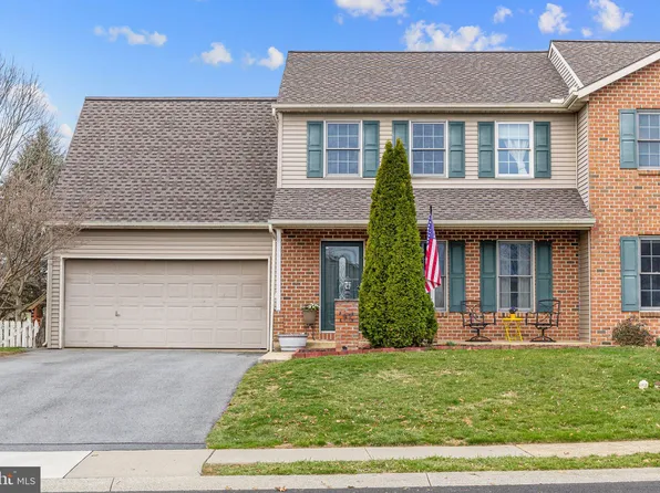 17 Pebble Creek Dr, Lititz, PA 17543