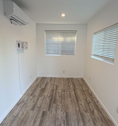 3rd image of 10937 1/2 Whitaker Ave