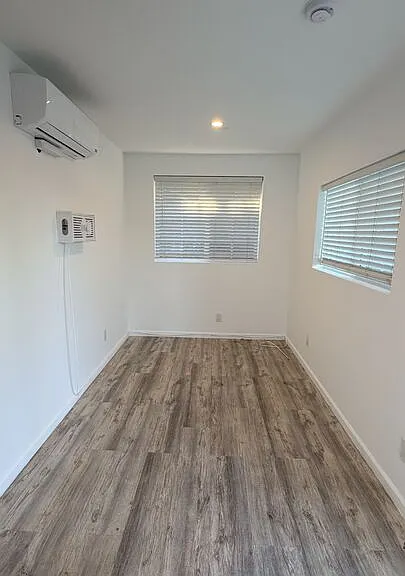10937 1/2 Whitaker Ave — Photo 3