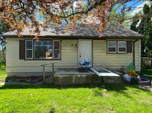 3093 Raywood St, Flint, MI 48504