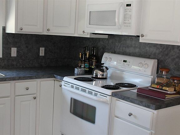 5th image of 416 Sawyer St