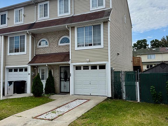 2nd image of 32 Benjamin Dr