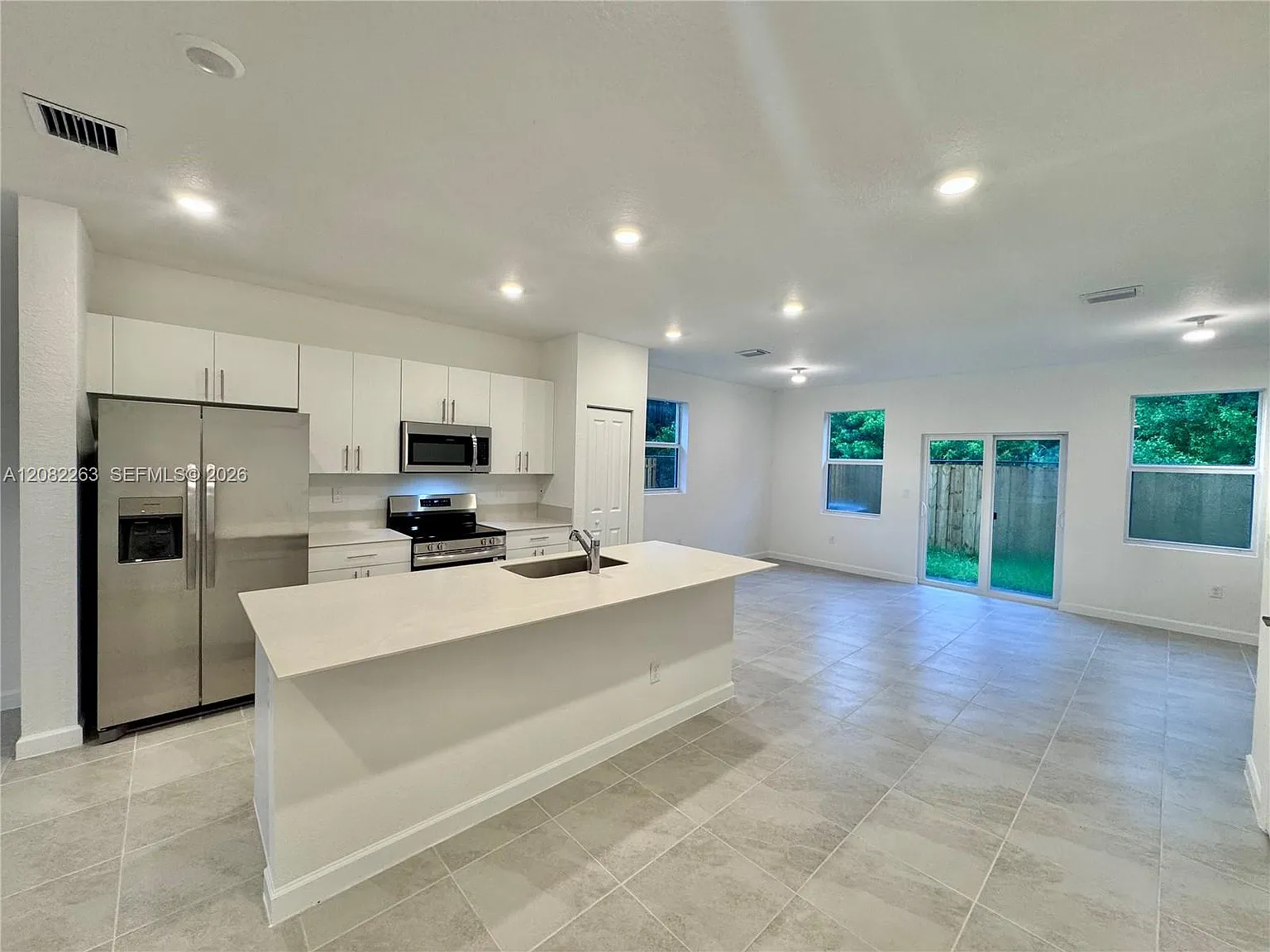 3 bed, 2.5 bath, 1574 sqft, $2,700 — Photo 3