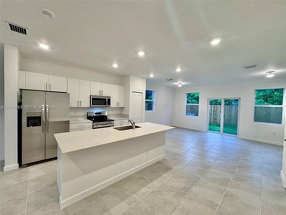 3rd image of 124 SE 10th Ct #124