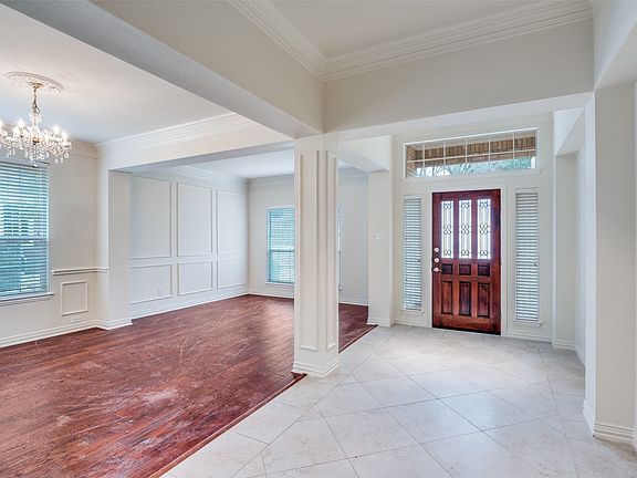 2nd image of 6613 Lynch Ln