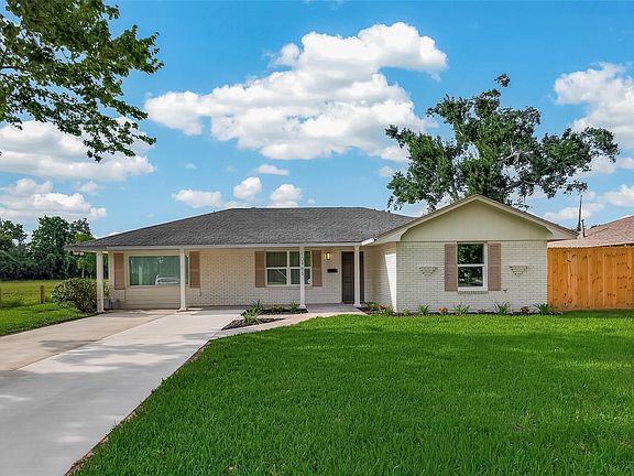 2nd image of 10966 Shadow Wood Dr