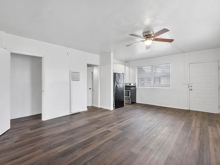 515 NE 150th St #1 — Photo 10