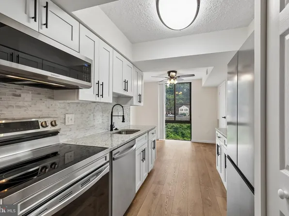 4500 S Four Mile Run Dr APT 529, Arlington, VA 22204