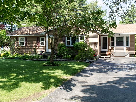 3rd image of 10 Westgate Dr