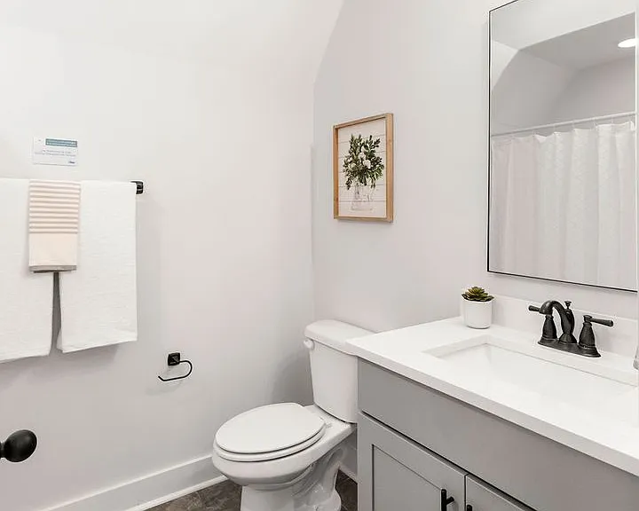536 Judd Ave — Photo 12