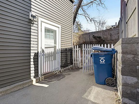 3rd image of 141 Washington Ave Floor 1