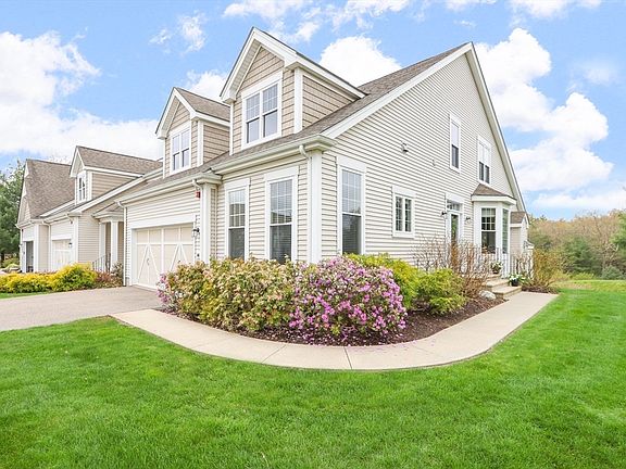 2nd image of 44 Sienna Ln #44