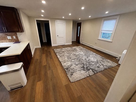 5th image of 28 Circle Dr