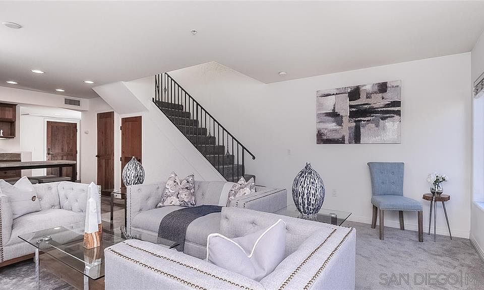 1st image of 801 W Hawthorn St Unit 306