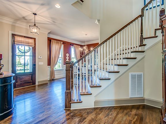 3rd image of 1580 Westhaven Blvd