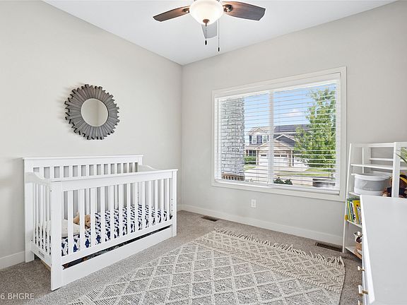 5th image of 30 SE Waddell Way