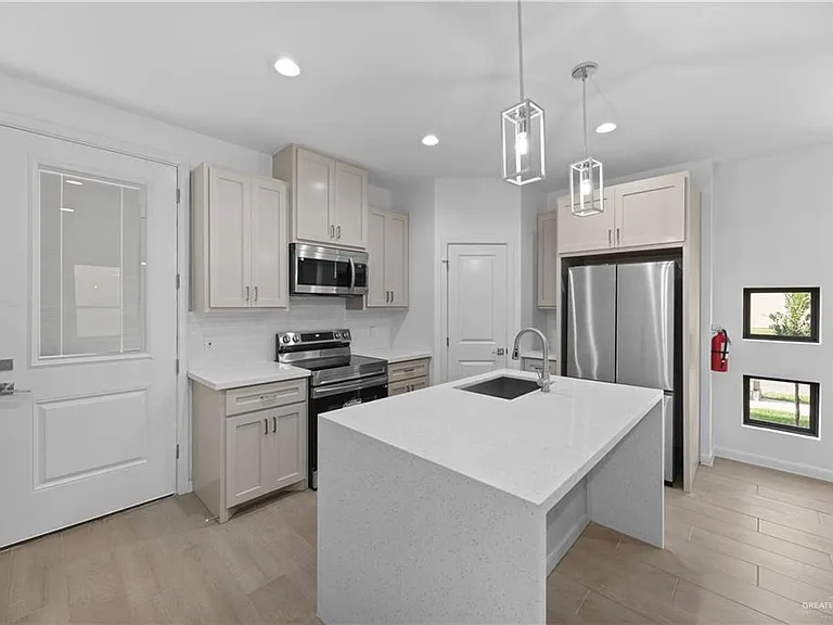 1220 E Camellia Ave — Photo 8