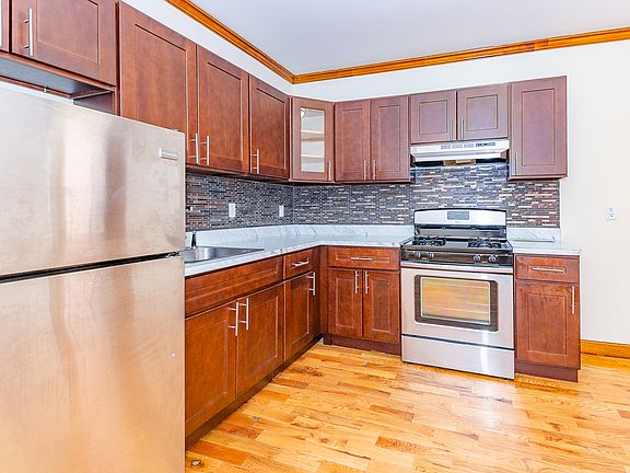 3rd image of 68 Saint Pauls Pl APT C5