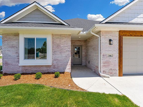 5th image of 746 N Rainbow Lake Ct