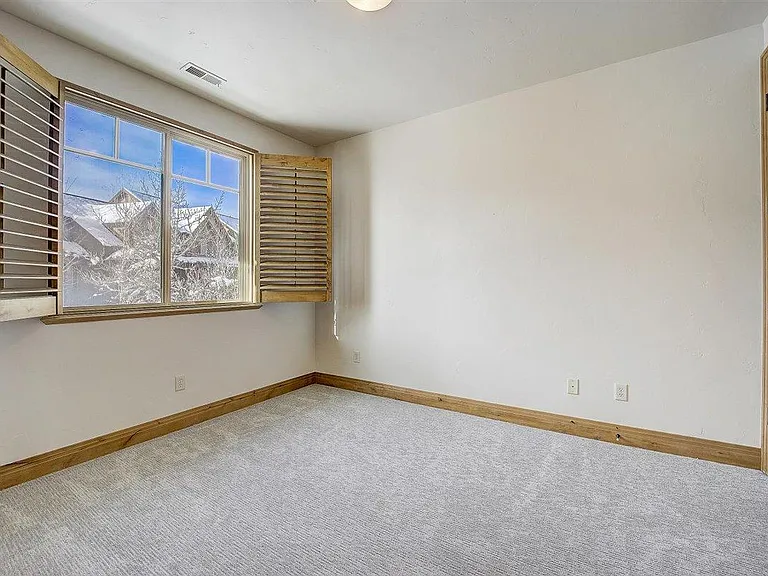 Upstairs bedroom 2