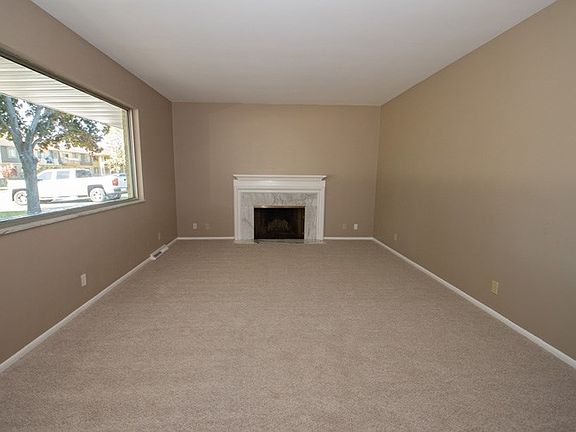 5th image of 3303 E Jefferson Blvd