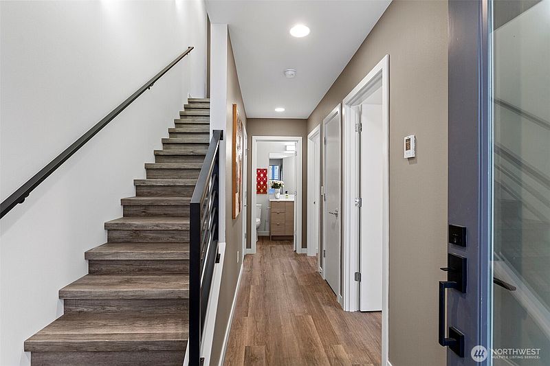 3rd image of 2529 29th Avenue S #C