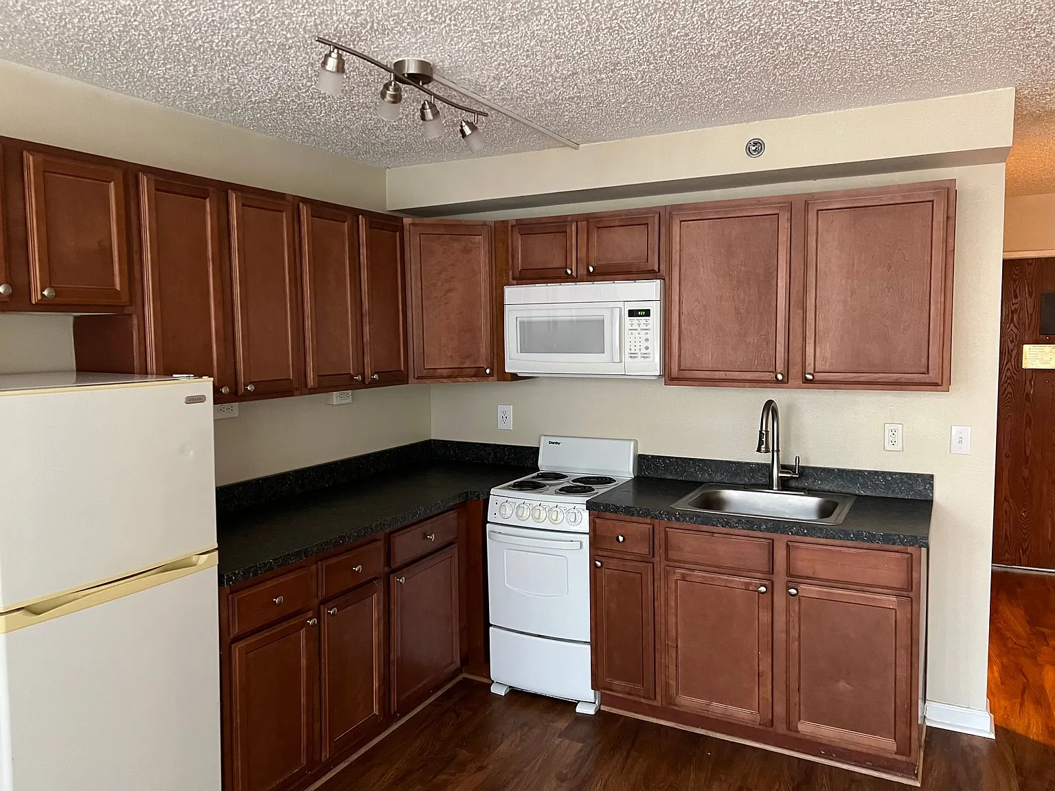 City Lofts Apartments — Photo 1