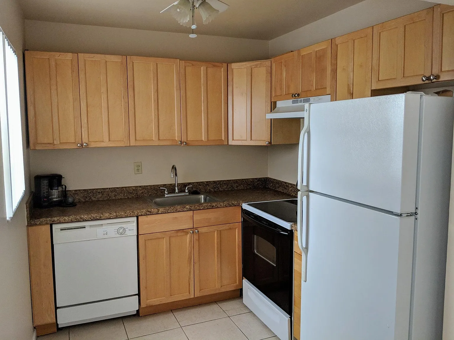 2 bed, 1.5 bath, 819 sqft, $1,550 — Photo 2
