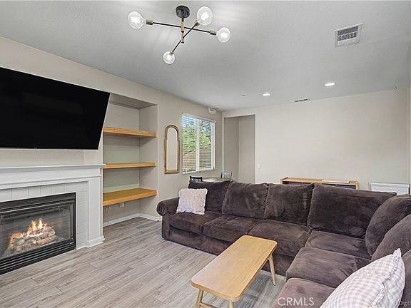 3rd image of 3271 Laval Ln
